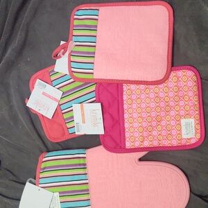 Krumbs Kitchen Silicone Oven Mit And Pot Holders Lot Of 4